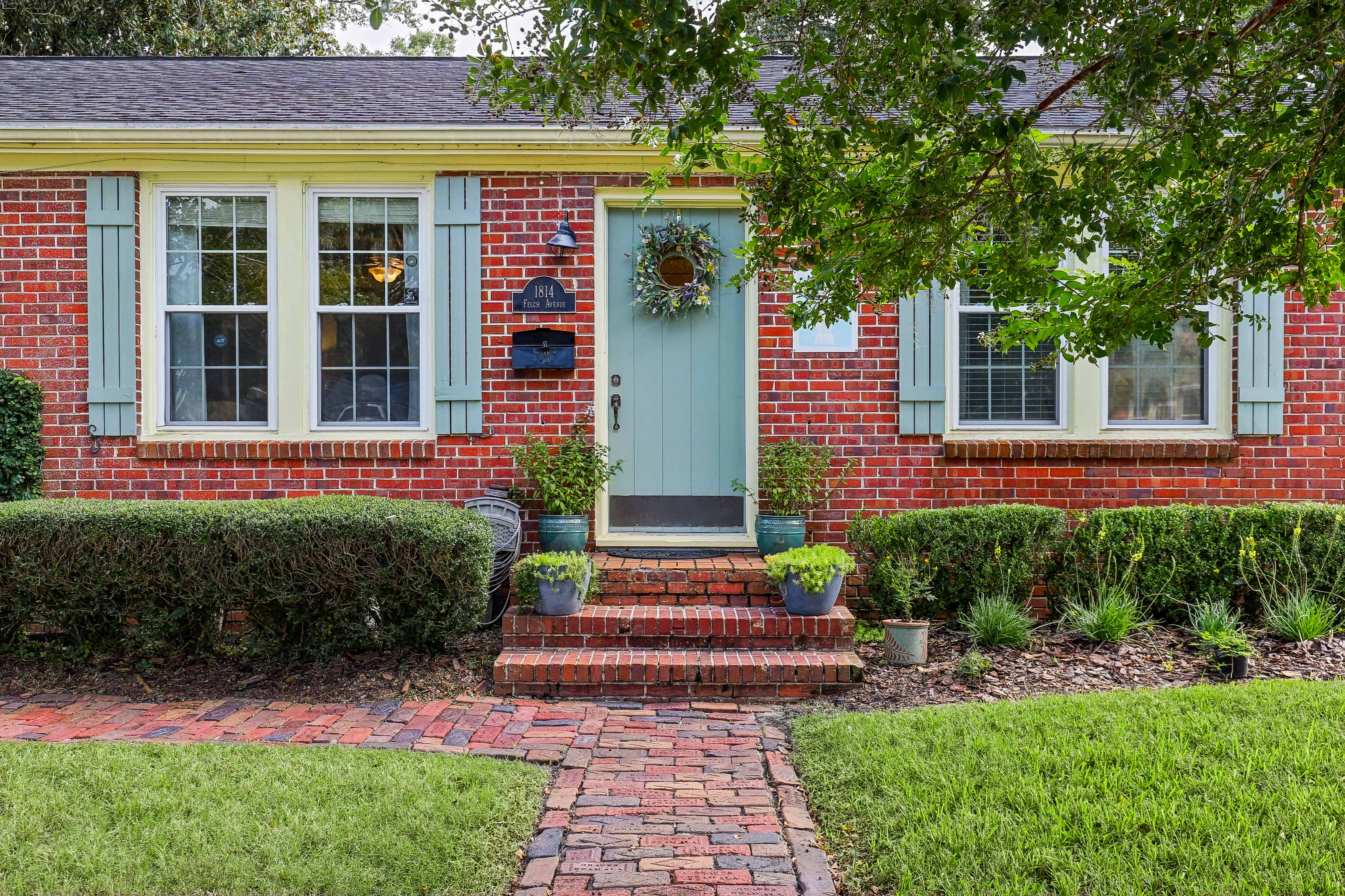 Front exterior of 1814 Felch Ave